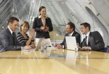 Directorios corporativos: las mujeres tienen el doble de probabilidades que los hombres de tener experiencia técnica