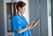 Por qué los trabajadores de la salud dedican más tiempo a la entrada de datos y a los problemas técnicos que a los pacientes