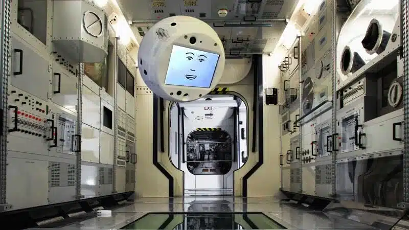 IA en el espacio los astronautas obtendran asistentes roboticos flotantes